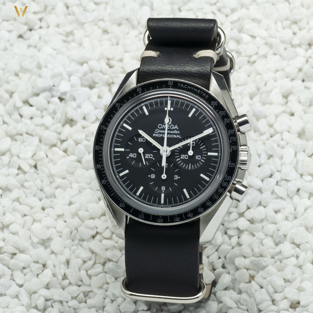 Bracelet de montre Nato doublé cuir toscan noir sur Omega Speedmaster