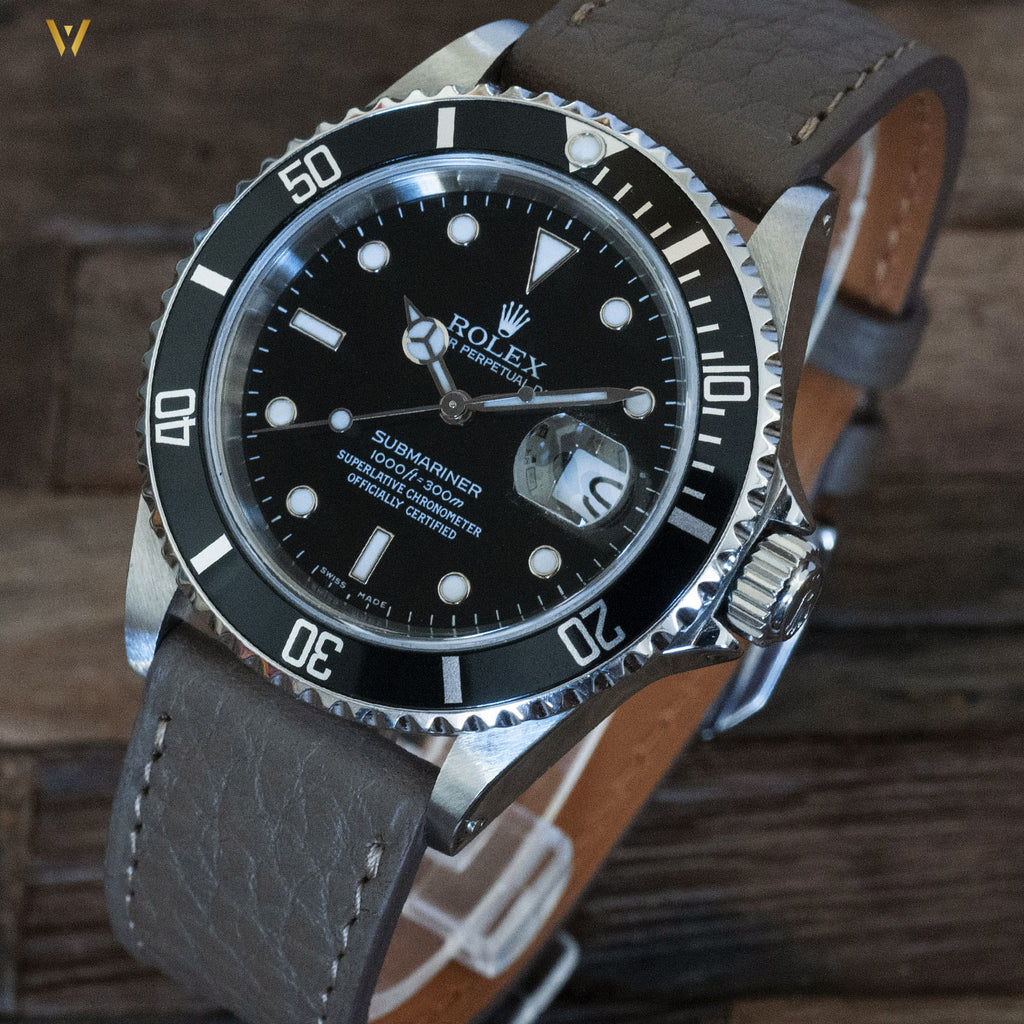 Bracelet de montre taurillon taupe sur Rolex Submariner