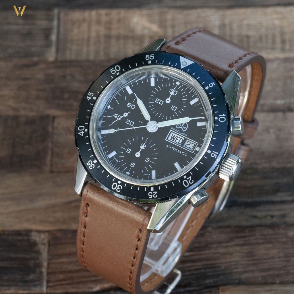 bracelet de montre en shell cordovan marron glacé monté sur un chronographe